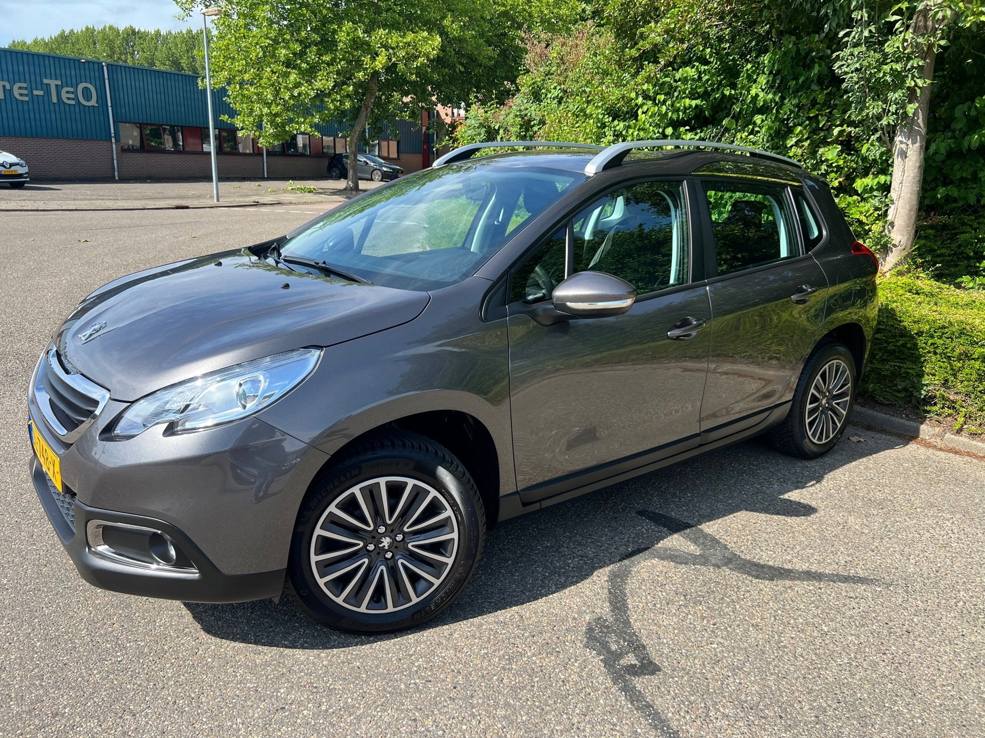 Peugeot 2008 1.2 |Nieuwe Distributie | Parkeer sensoren| Air, Voorwielaandrijving, 1199 cc, Met garantie (alle), 82 pk