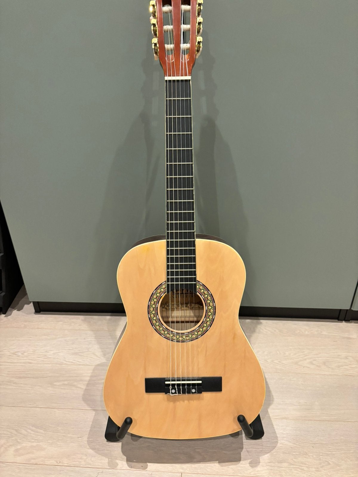 Te Koop:  LaPaz 002 NT-1/2 klassieke gitaar + standaard, Ophalen, Zo goed als nieuw, Klassieke of Spaanse gitaar