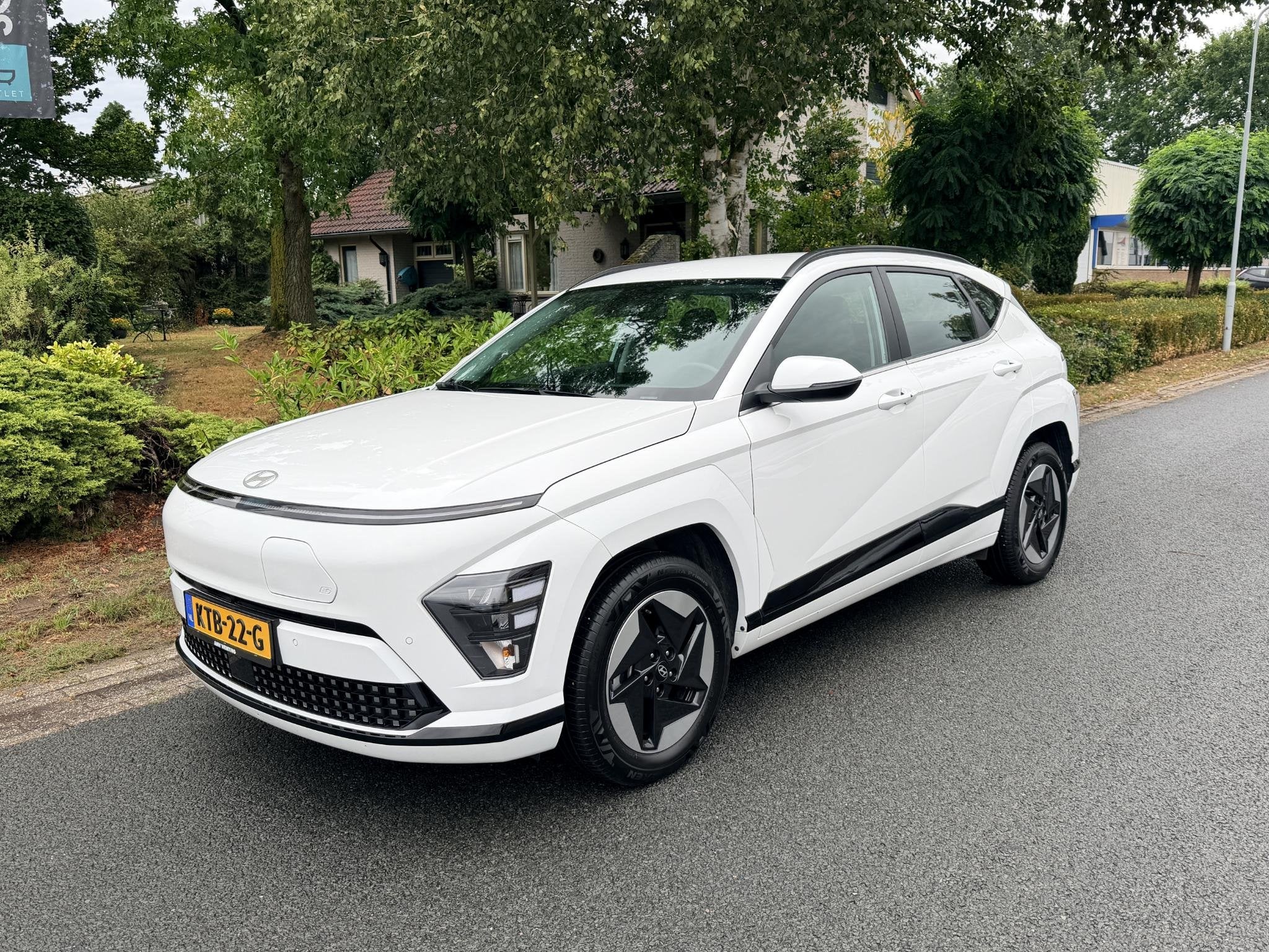Hyundai Kona Electric Comfort 65.4 kWh 218PK LED•ACC, Gebruikt, 750 kg, Wit, 300 kg