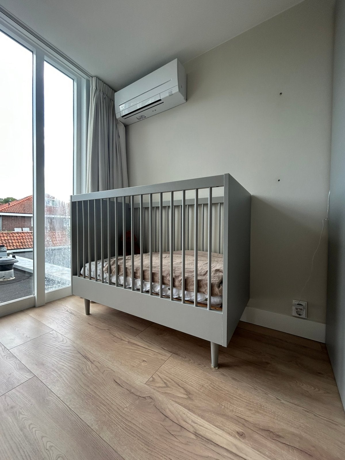 Ledikant petite amelie grijs, Ophalen, Zo goed als nieuw, Jongetje of Meisje