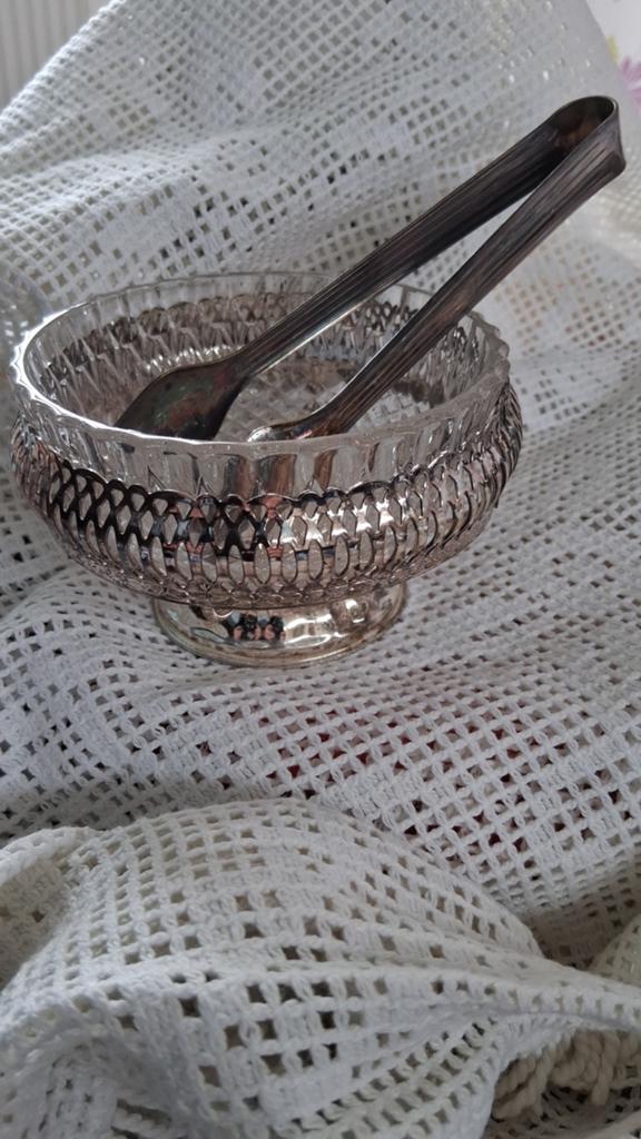 Verzilverde suikerpot met glazen inzet en tang, Antiek en Kunst, Ophalen of Verzenden, Zilver