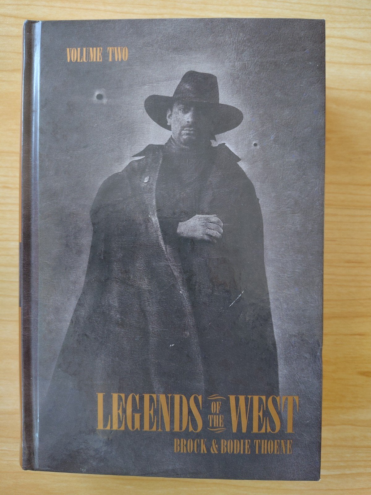Legends of the West volume two - Brock & Bodie Thoene, Boeken, Gelezen, Brock & Bodie Thoene, Ophalen of Verzenden, Fictie