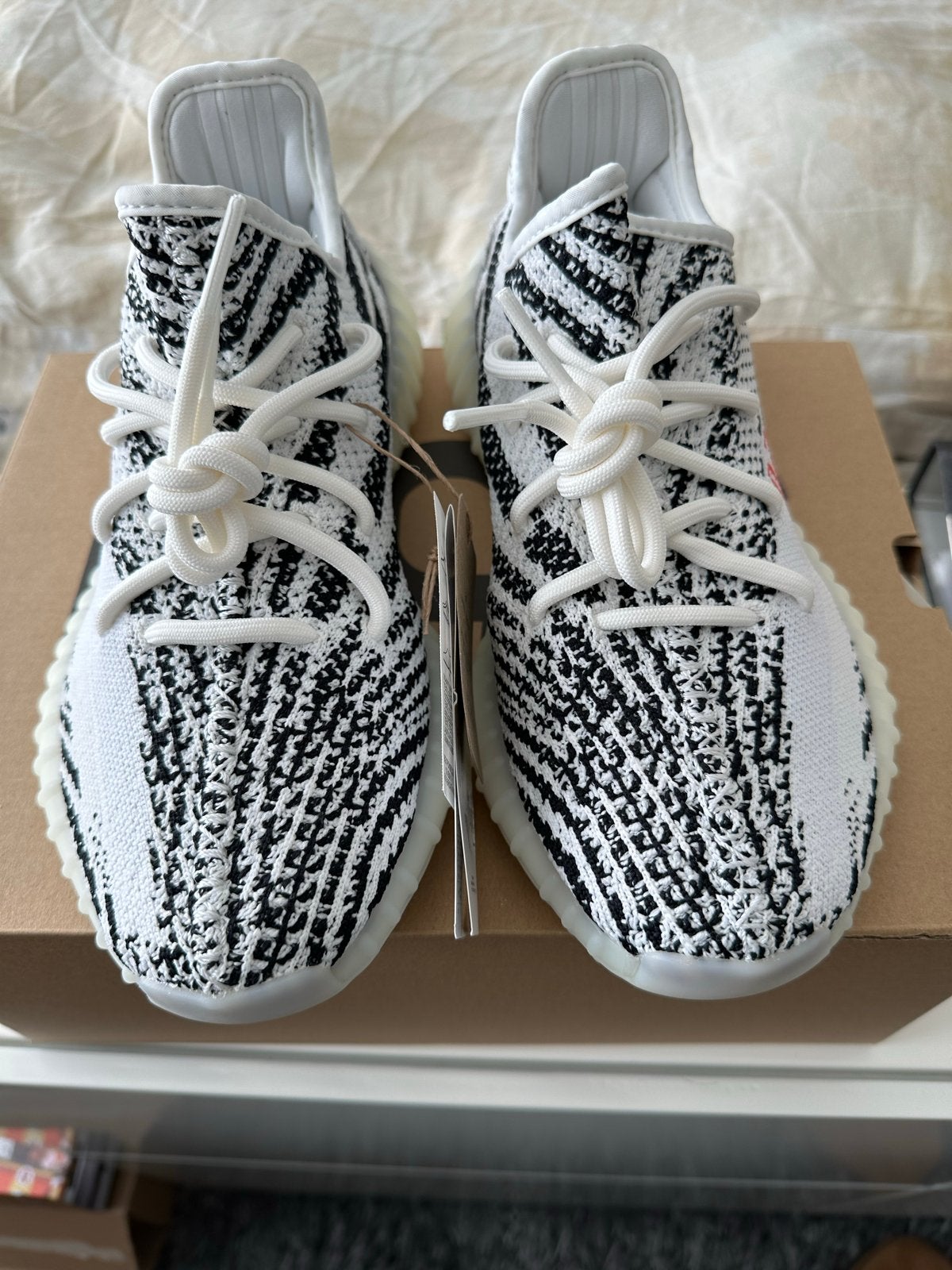 Adidas Yeezy Boost 350 V2 Zebra, Kleding | Heren, Schoenen, Wit, Nieuw, Ophalen of Verzenden, Sneakers of Gympen