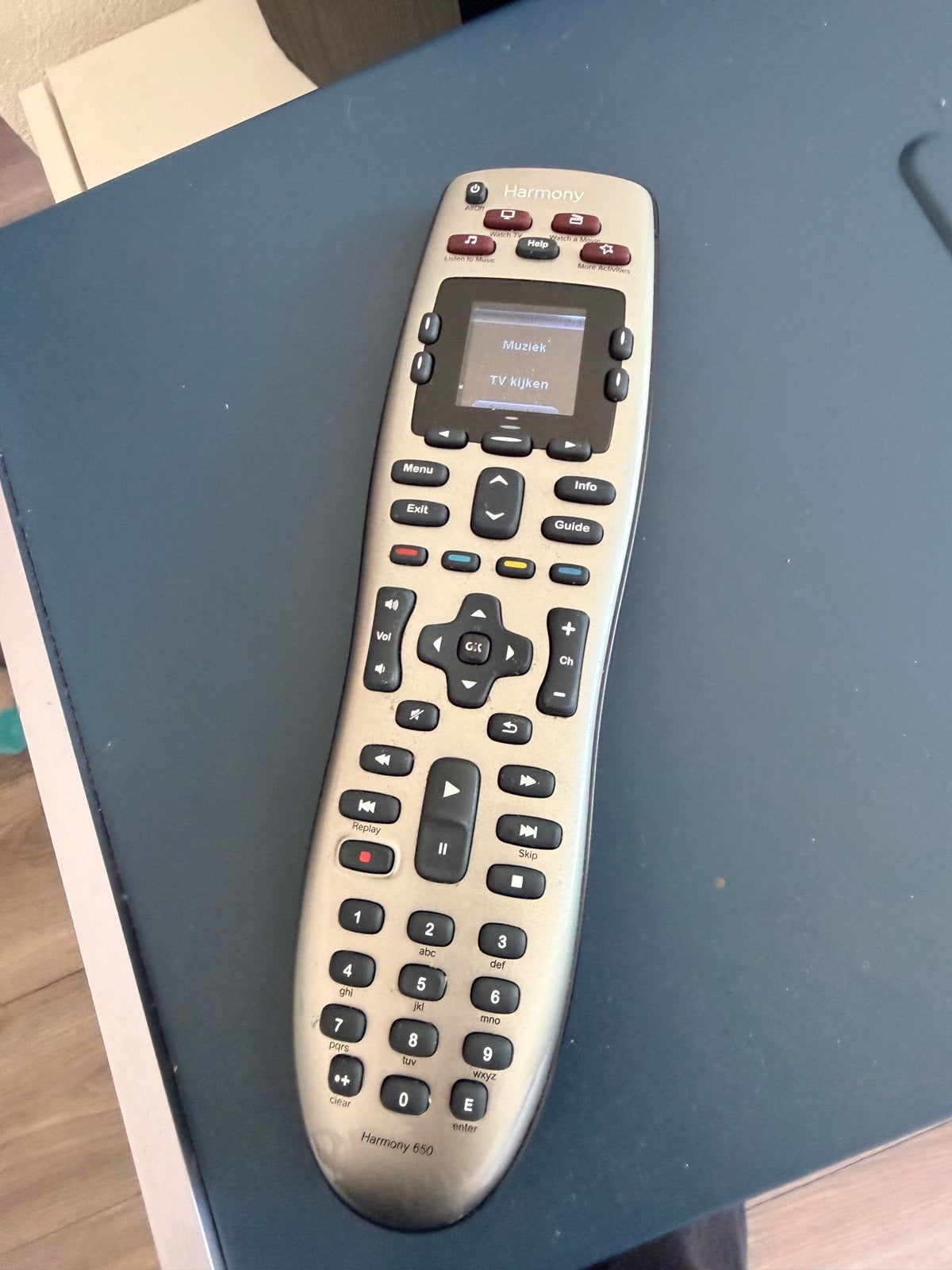Logitech Harmony 650 te koop., Ophalen of Verzenden, Gebruikt, Universeel, Met display