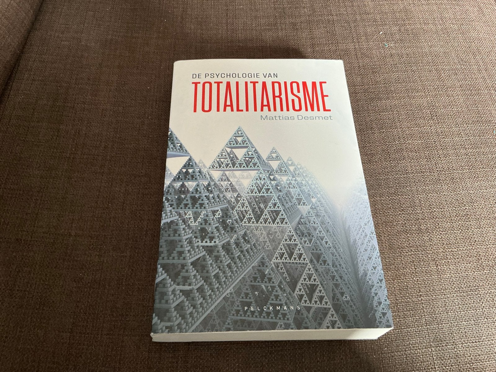 De Psychologie van Totalitarisme - Mattias Desmet, Ophalen of Verzenden, Zo goed als nieuw, Klinische psychologie