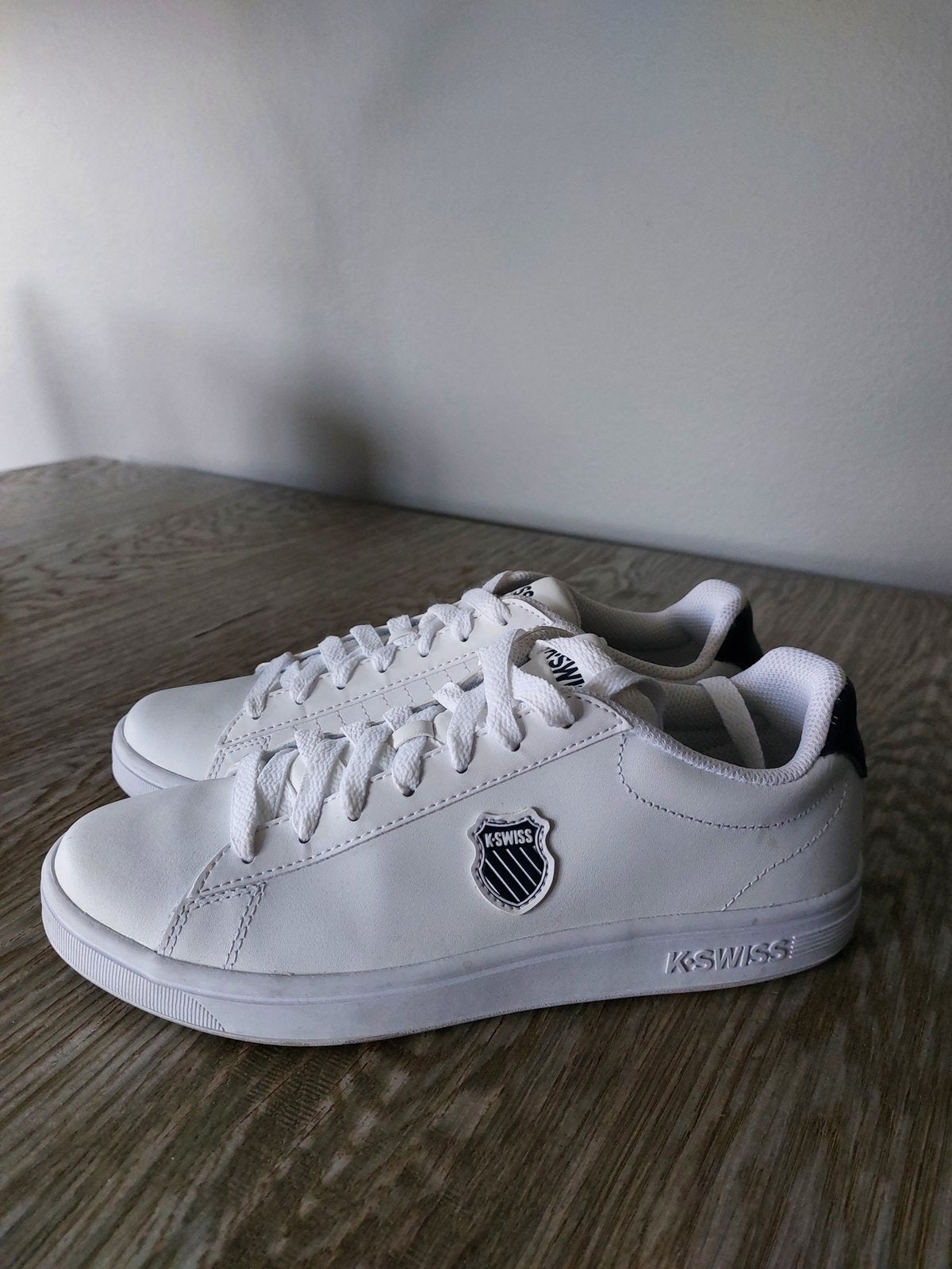 K-Swiss sneakers wit maat 39 z.g.a.n., Ophalen of Verzenden, Zo goed als nieuw, Jongen of Meisje, Schoenen