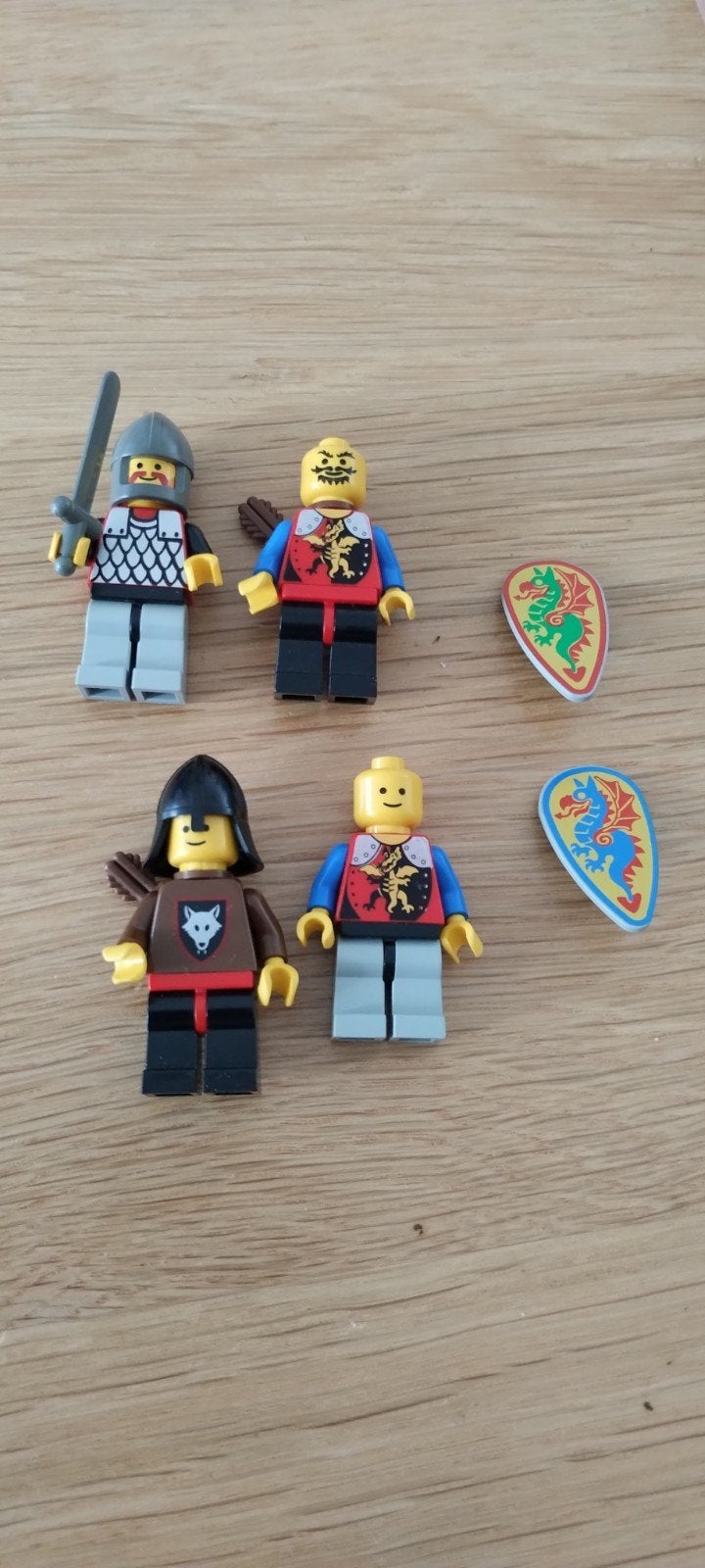 lego minifiguren kasteel en zwart paard, Ophalen of Verzenden