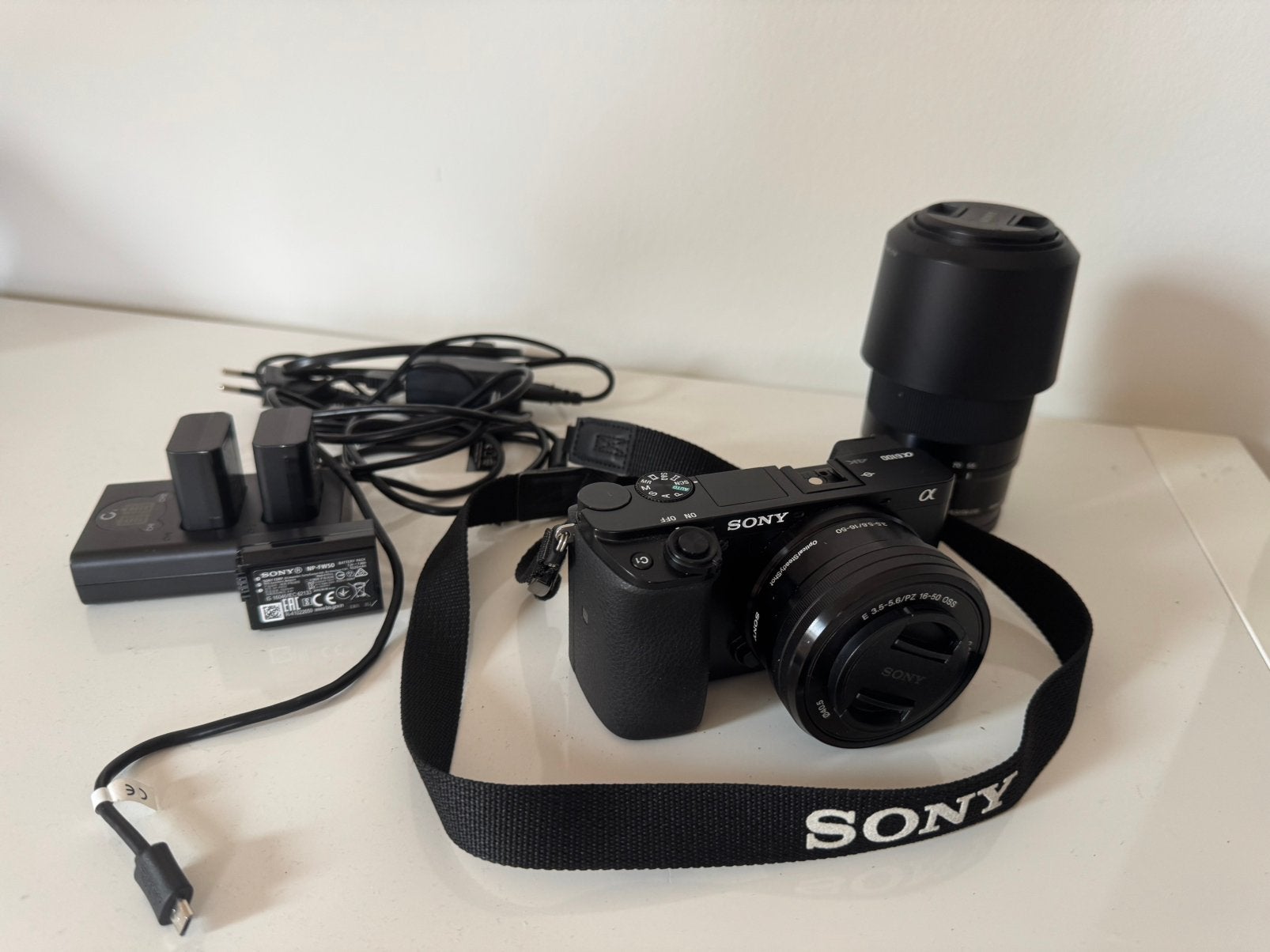 Sony Alpha A6100 + 2 Lenzen + Extra Accu's |, Ophalen, 20x of meer, Zo goed als nieuw, Sony