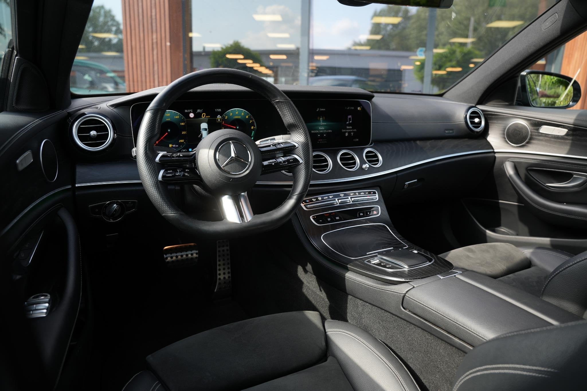 Mercedes-Benz E-klasse 300 e AMG Line AMG Panoramadak Adapt., Auto's, Automaat, Gebruikt, 4 cilinders, 320 pk