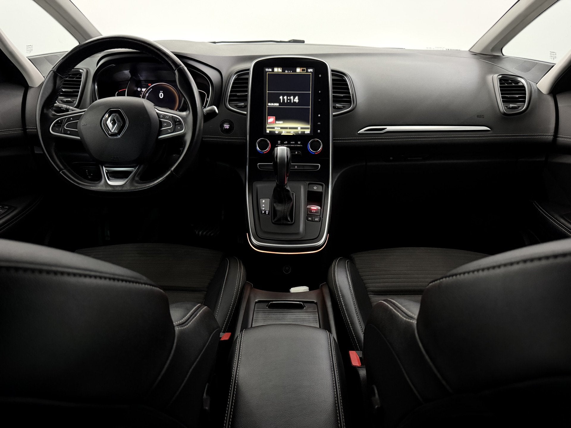 Renault Grand Scénic 1.3 TCe Bose 7p. Camera, Navi, Half le, Euro 6, 4 cilinders, Wit, 1330 cc