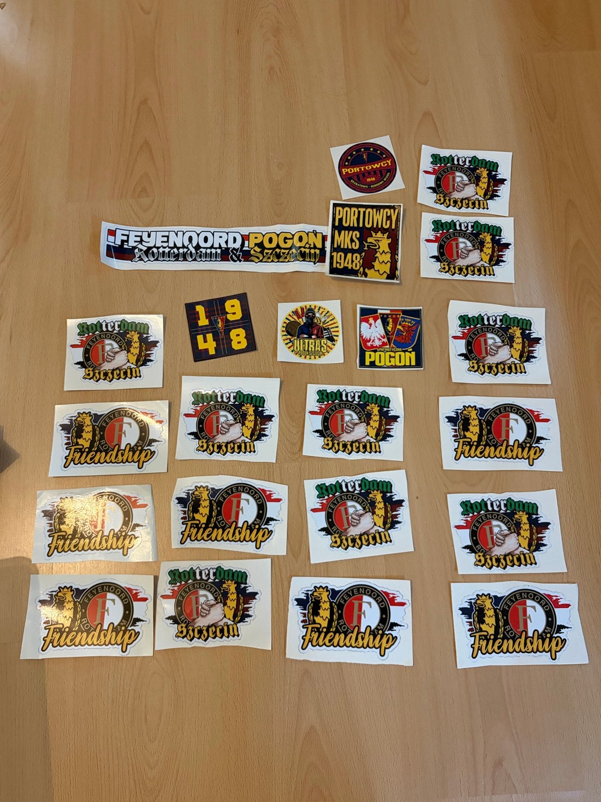 Feyenoord x Pogon Szczecin stickers - Friendship, Verzamelen, Ophalen of Verzenden, Nieuw, Sport