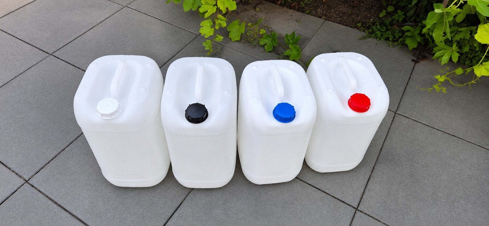 Witte jerrycans – 20 en 25 liter, Ophalen, Gebruikt, Overige typen, Minder dan 35 cm