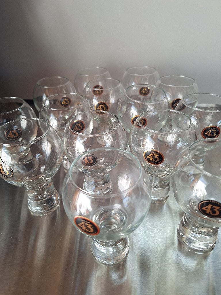 CUARENTA Y TRES LICOR 43 bolglazen 13 stuks, Ophalen of Verzenden, Zo goed als nieuw, Borrel- of Shotglas