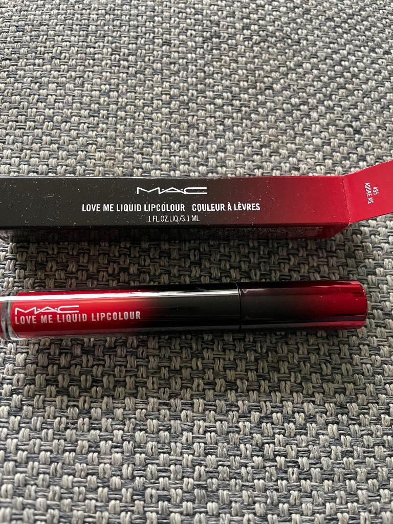 MAC Love Me Liquid Lipcolour- Adore Me- Nieuw! Origineel!, Lippen, Nieuw, Ophalen of Verzenden, Make-up