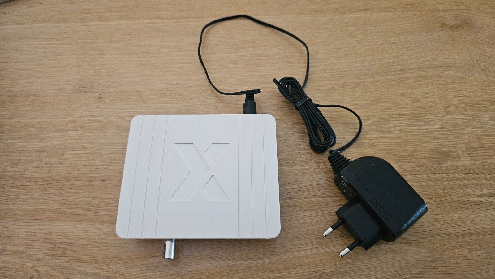 Coaxiale kabelversterker met adapter, Audio, Tv en Foto, Audiokabels en Televisiekabels, Ophalen of Verzenden, Zo goed als nieuw