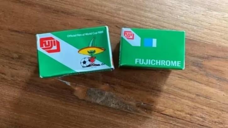 2x Fuji chrome RD 135-36 ( diafilm in de verpakking), Ophalen of Verzenden, 35mm film