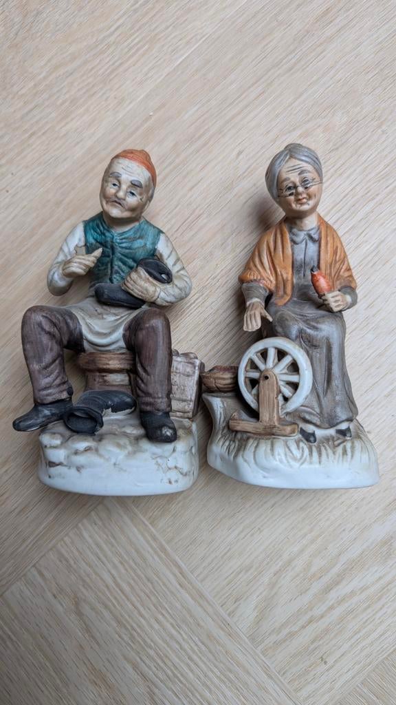 Vintage porseleinen beeldjes: Schoenmaker en spinster, Verzamelen, Beelden en Beeldjes, Ophalen of Verzenden, Gebruikt, Mens