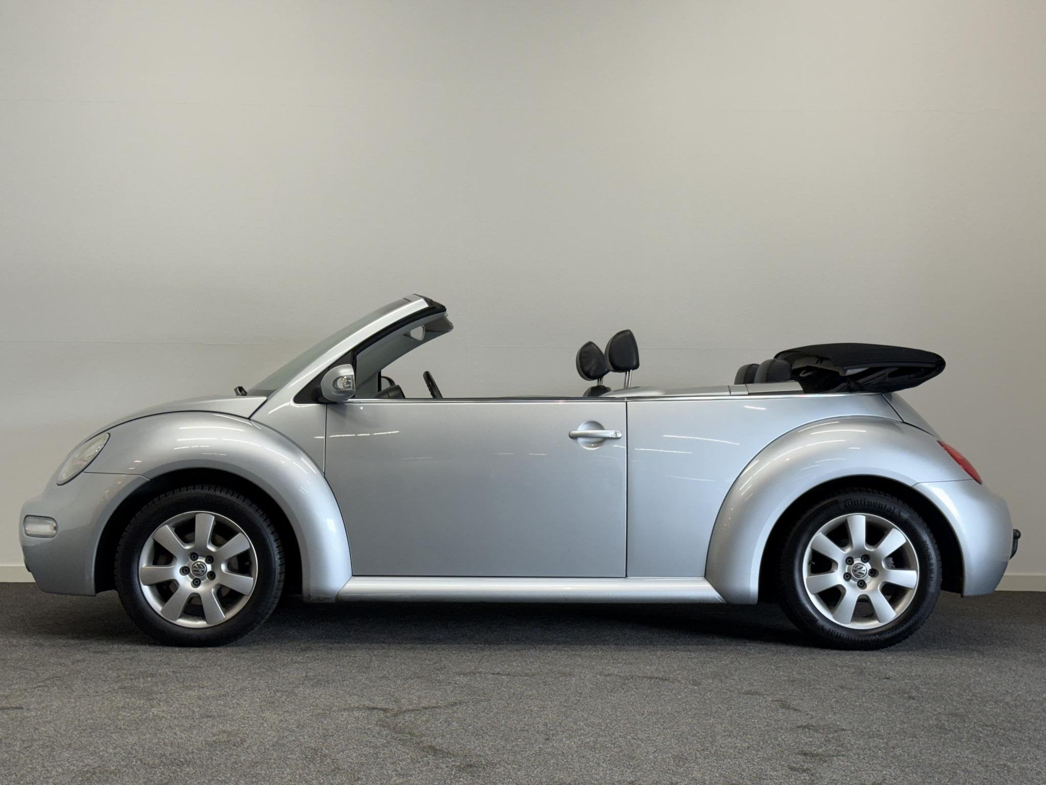 Volkswagen New Beetle Cabriolet 1.6 Highline leder! trekhaak, Stof, Gebruikt, 4 cilinders, Cabriolet