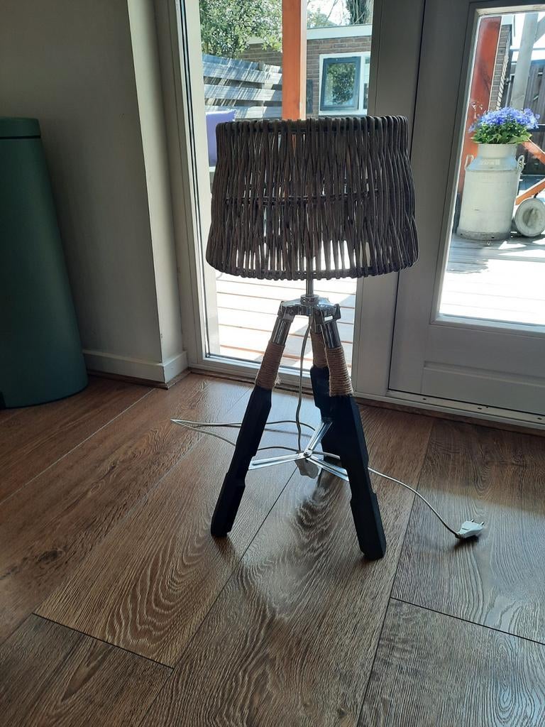 Mooie saamde lampenvoet met rieten kap, Ophalen, Zo goed als nieuw, 150 tot 200 cm