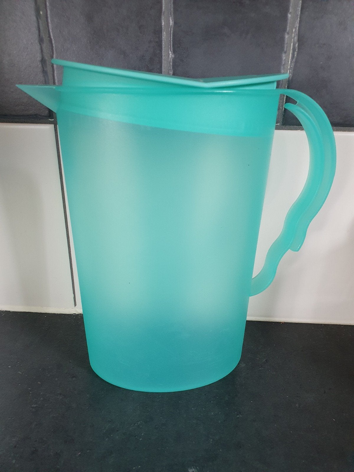 Tupperware kan - turquoise, Huis en Inrichting, Keuken | Tupperware, Gebruikt, Beker of Kan, Overige kleuren, Met deksel, Met handvat