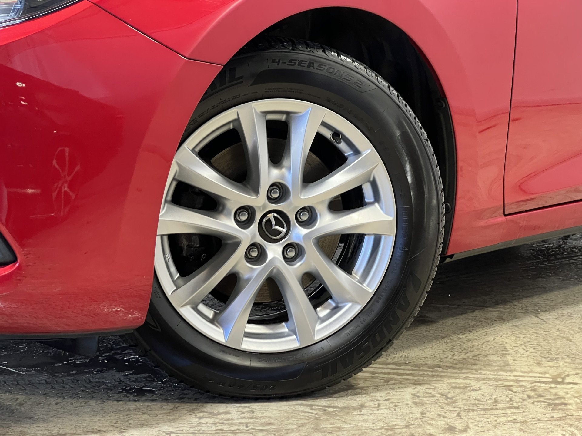 Mazda 3 2.0 SkyActiv-G 120 SkyLease+ | LM Velgen 16" | Voors, Voorwielaandrijving, 1998 cc, Stof, Gebruikt