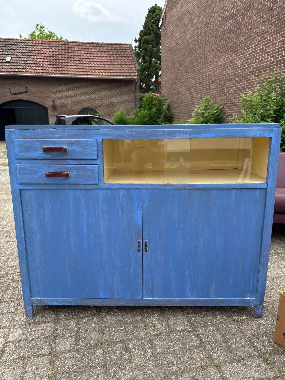 Gratis op te halen: Blauw geverfd kastje met vitrine, Huis en Inrichting, Ophalen, Gebruikt, 100 tot 150 cm, Met lade(s)