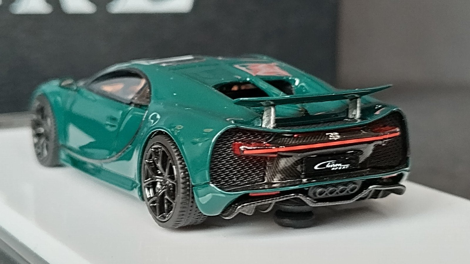 Bugatti Chiron Sport Green 1:64 CRL high end Pol, Crl, Auto, Verzenden, .