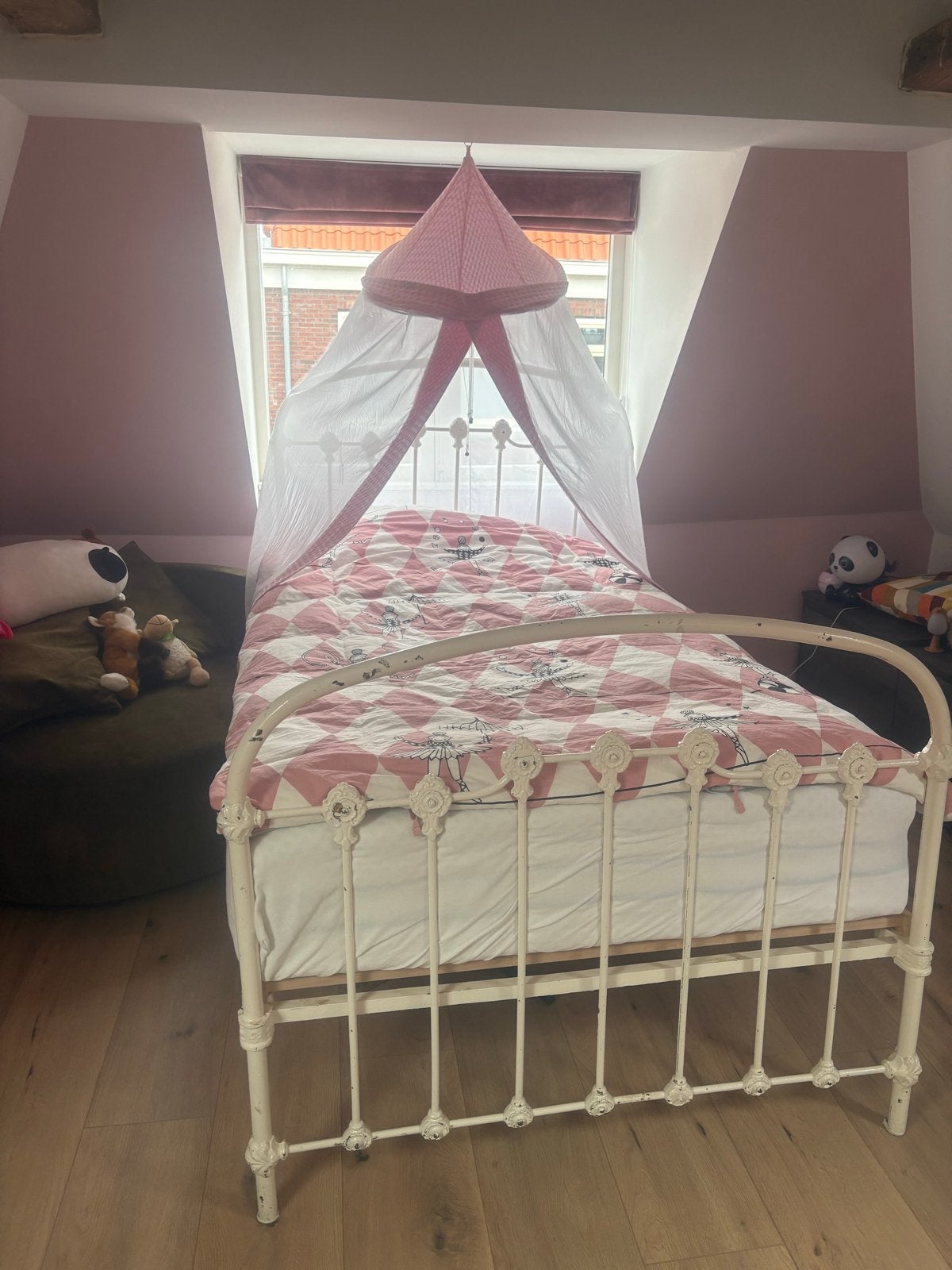 Wit metalen bed, 120x200 met sierlijke details, Ophalen, Gebruikt, Wit, Twijfelaar