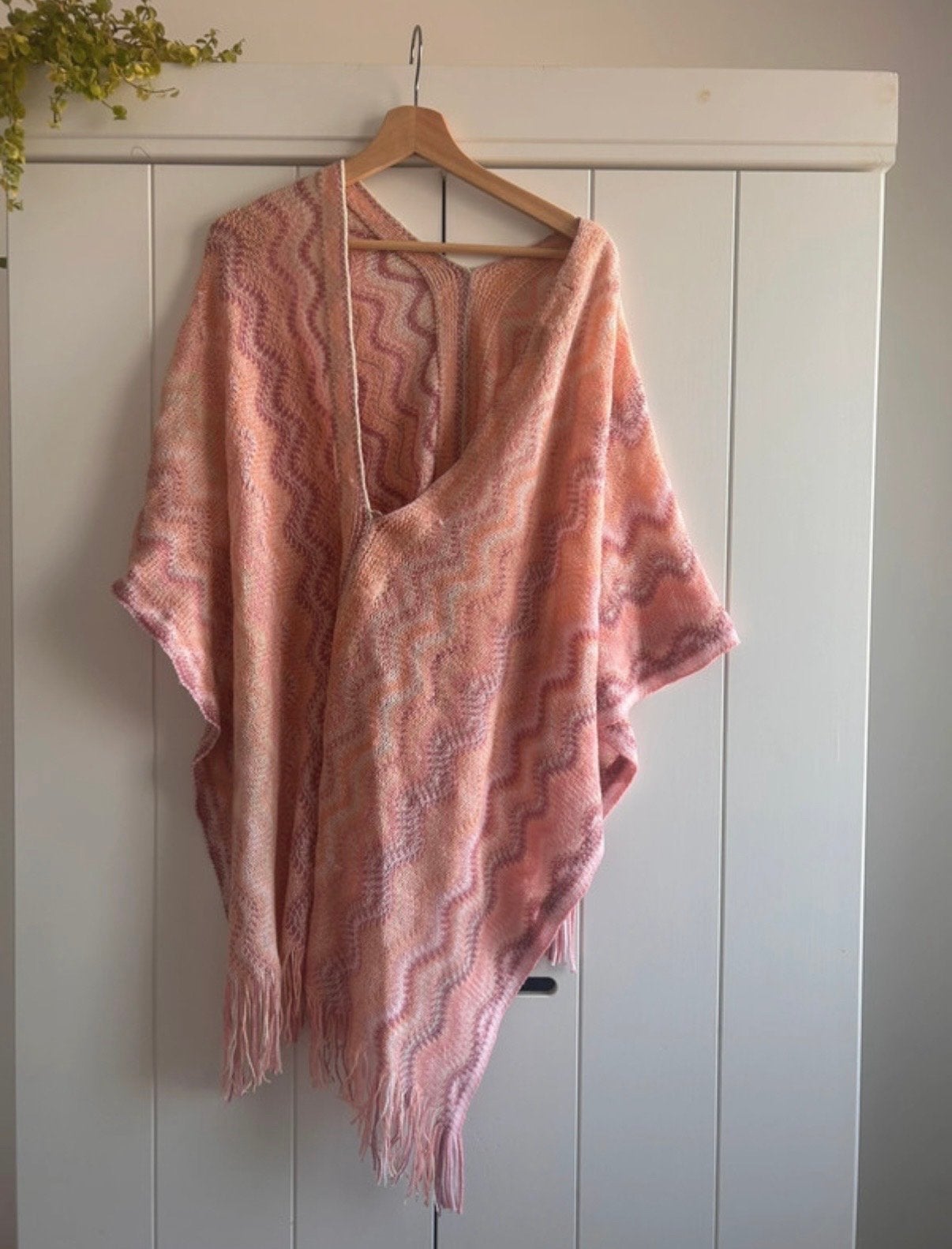 Stijlvolle Poncho met Zigzagpatroon en Franjes, Ophalen of Verzenden, Nieuw