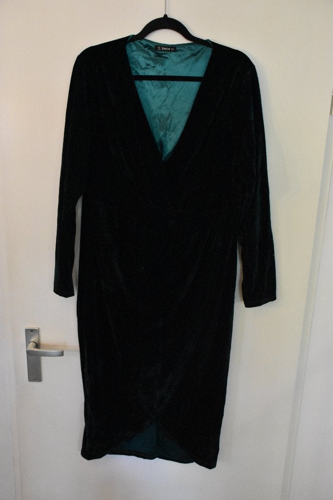 mooie nieuwe groen fluwelen jurk maat XL/XXL Shein, Kleding | Dames, Jurken, Maat 46/48 (XL) of groter, Nieuw, Ophalen of Verzenden