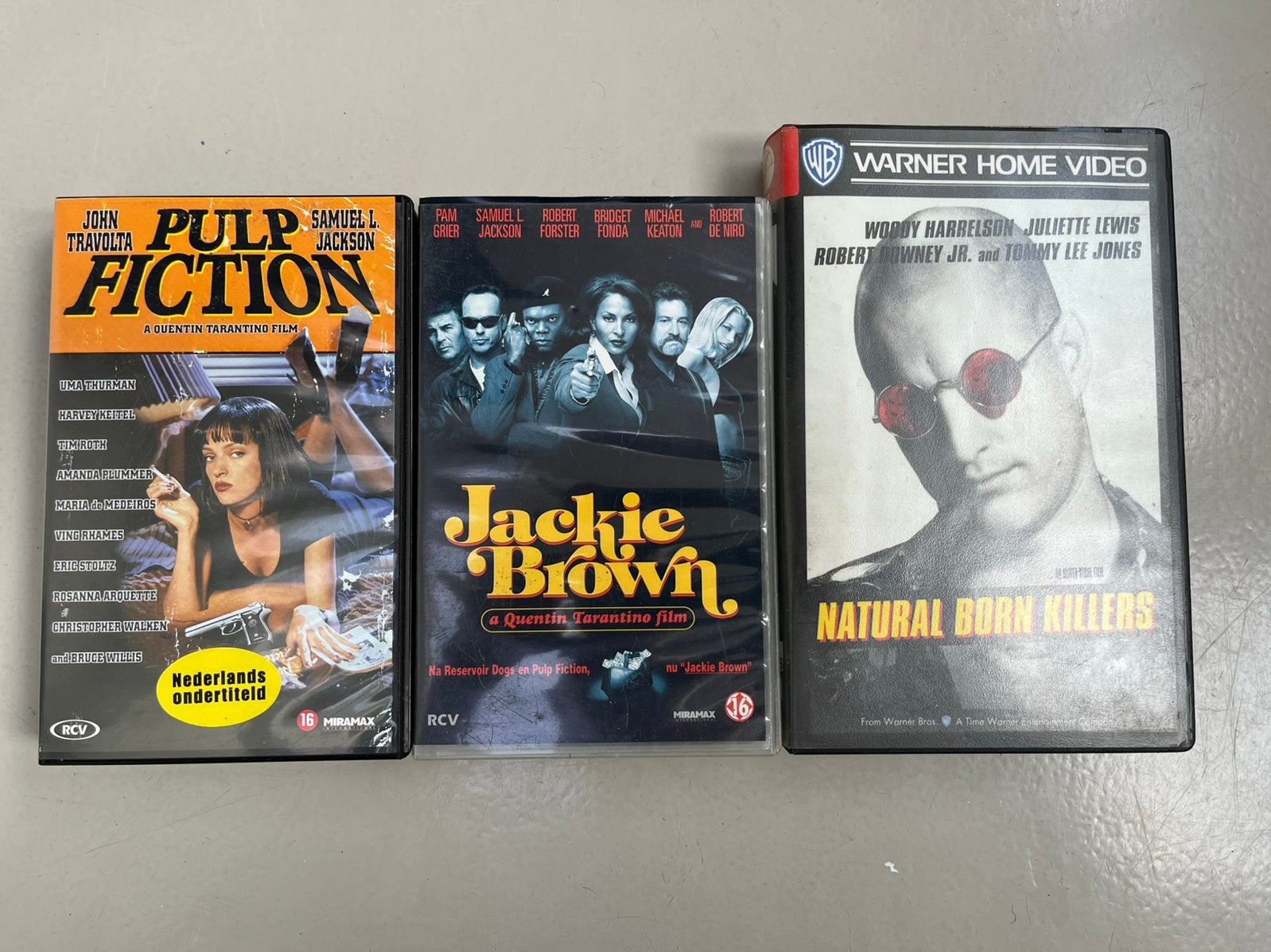 Tarantino VHS – Pulp Fiction, Jackie Brown & Natural Born K., Vanaf 16 jaar, Ophalen of Verzenden, Gebruikt