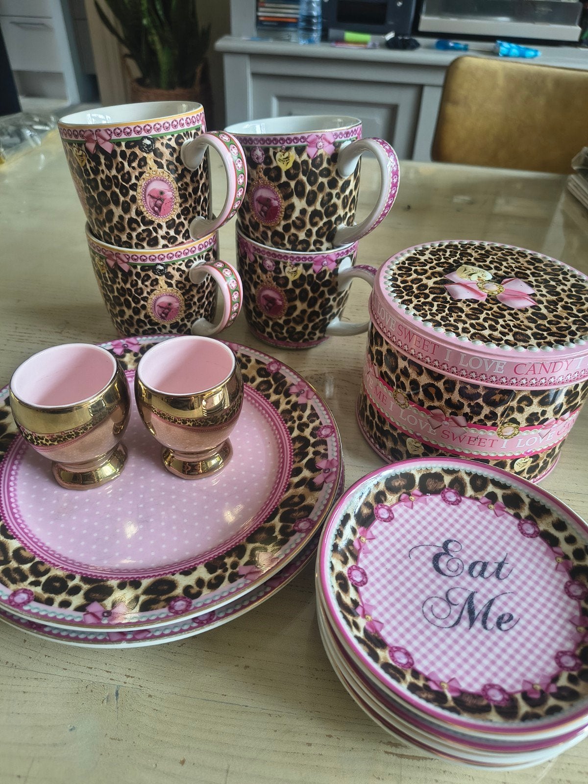 Douwe Egberts Little Diva Servies - Panterprint Roze, Overige merken, Keramiek, Ophalen of Verzenden, Zo goed als nieuw