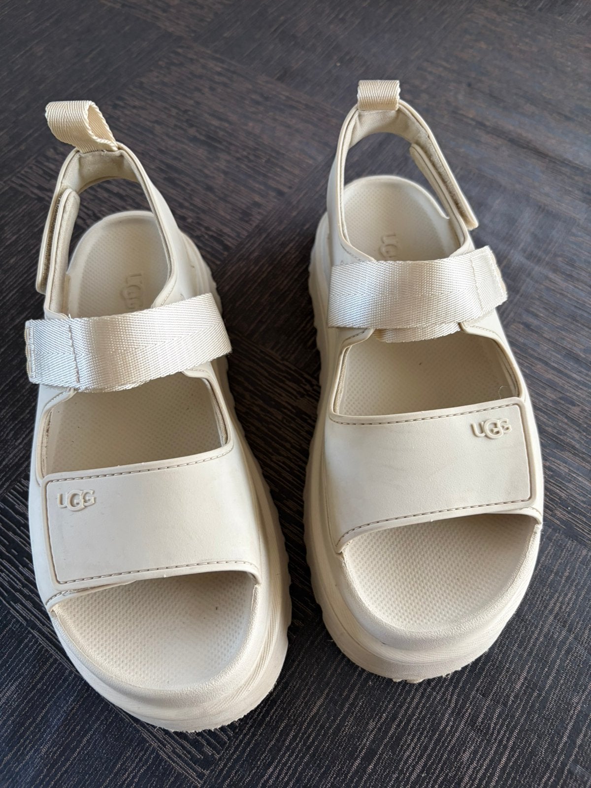 Sandalen Merk UGG maat 39, Beige, Zo goed als nieuw, Sandalen of Muiltjes, Ophalen of Verzenden