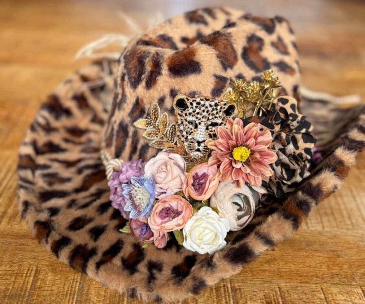 Faux fur ppanterhoed Bloemfetti, Kleding | Dames, Ophalen of Verzenden, Nieuw, Carnaval