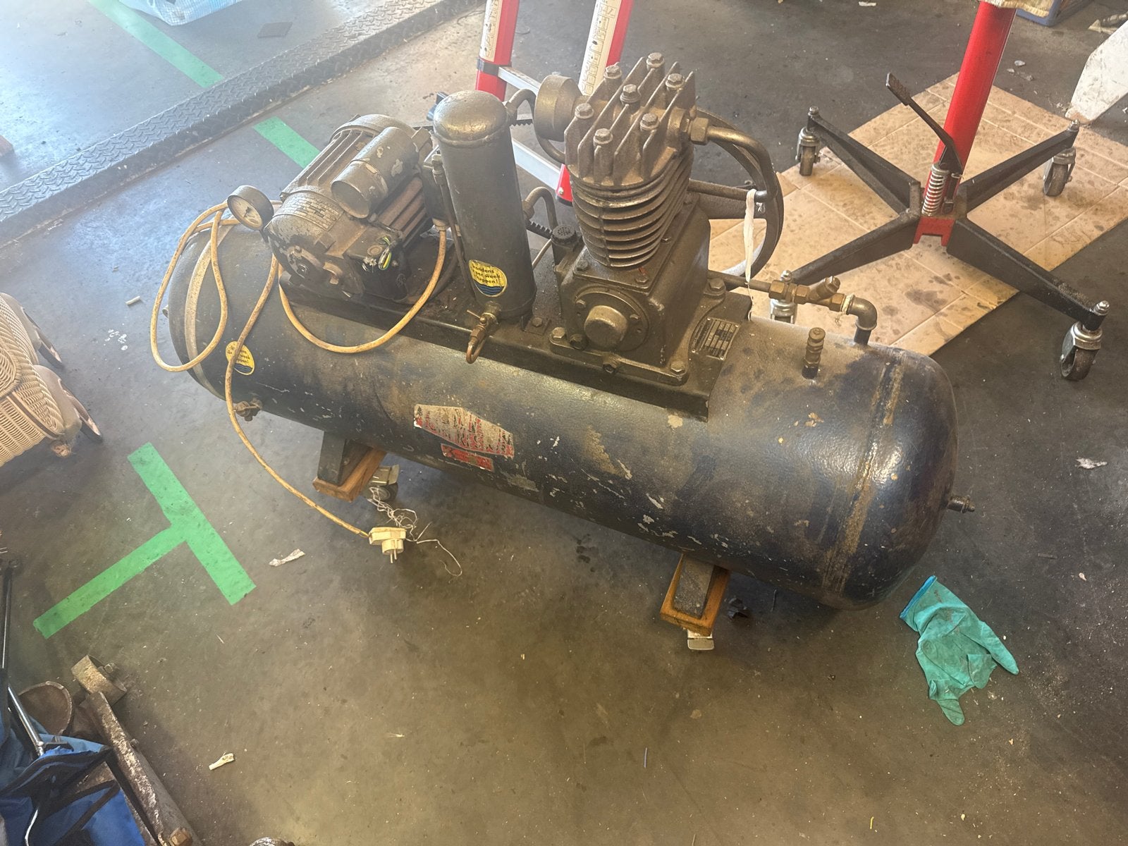 Gebruikte compressor - condensator moet worden aangesloten, Ophalen, Gebruikt, Minder dan 200 liter/min, Minder dan 6 bar