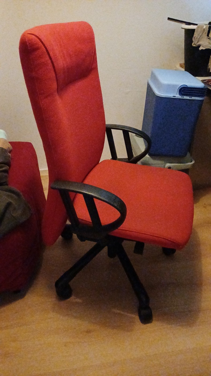Foto 2 van Rode Bureaustoel - Comfortabel en Verstelbaar