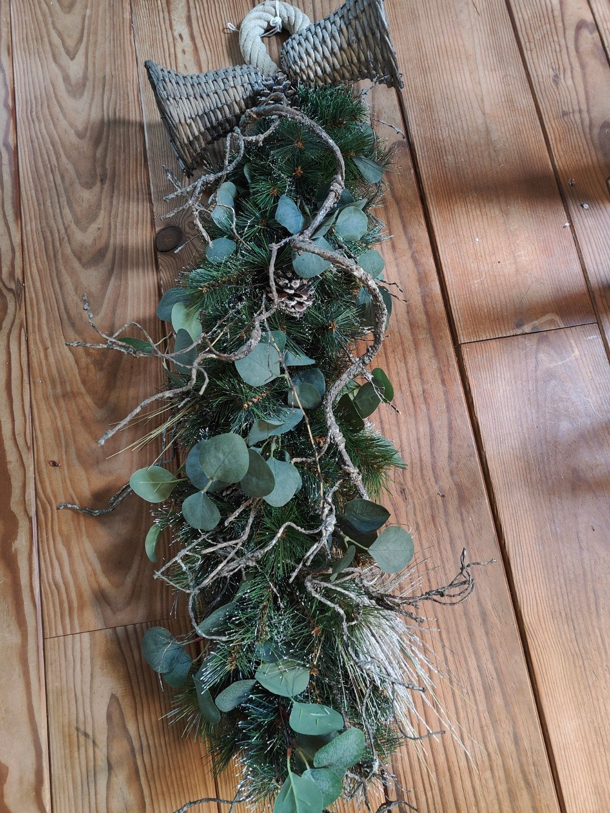 Decoratieve kunstslinger met dennentakken en eucalyptus, Groen, Kunststof, Ophalen of Verzenden, Landelijk