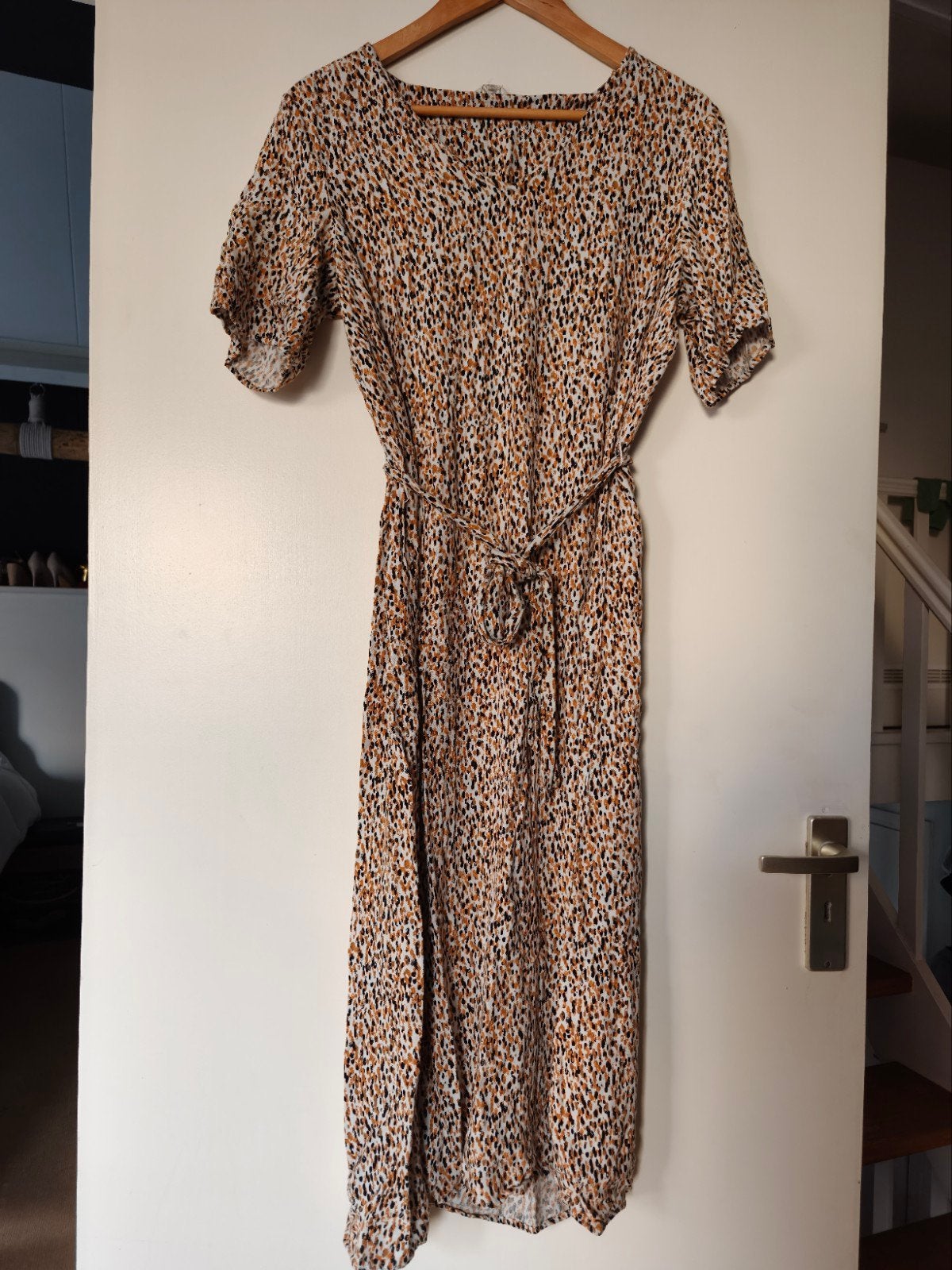 Object jurk met dierenprint en strikceintuur, Kleding | Dames, Bruin, Ophalen of Verzenden, Zo goed als nieuw, Onder de knie