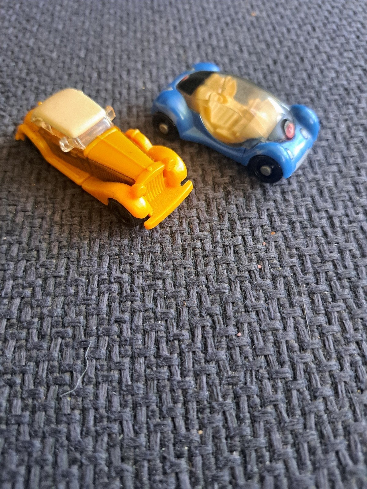2 x kindersuprise auto, Verzamelen, Gebruikt, N.b, Ophalen of Verzenden, N.b