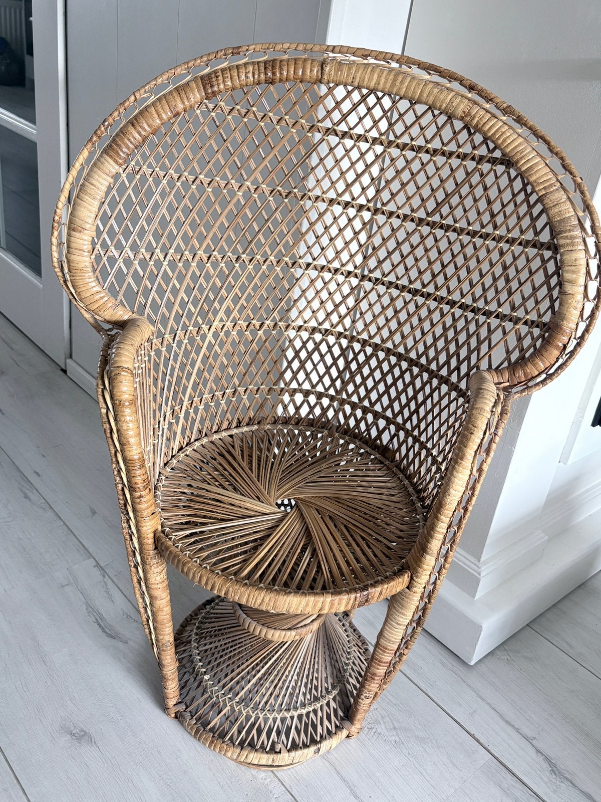 Vintage pauwstoeltje voor kind., Ophalen, Zo goed als nieuw, Stoel(en)
