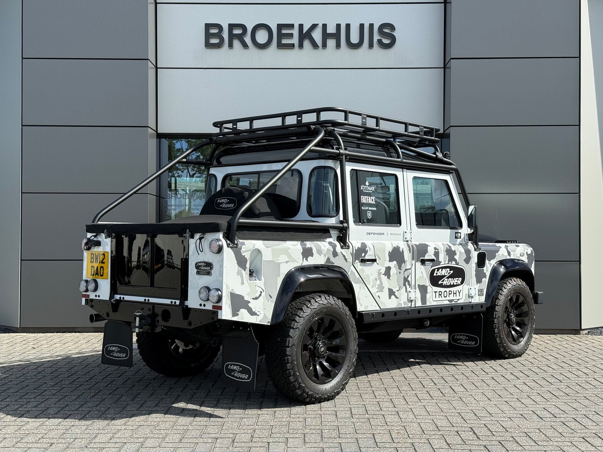 Land Rover Defender 110 TROPHY 2 Works V8 1of4, 12 maanden, Gebruikt, 405 pk, Wit