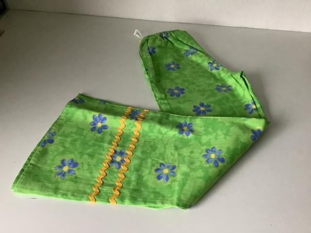 Nieuwe groene hippie broek maat 140 carnaval, Kinderen en Baby's, Ophalen of Verzenden, Nieuw, Jongen of Meisje, Broek