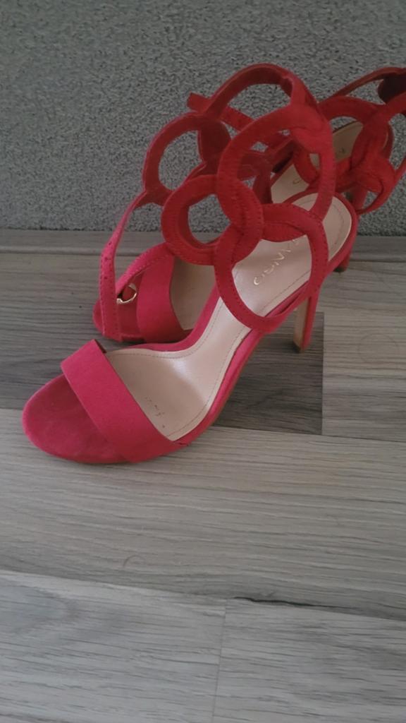 Rode Mango sandalen met hoge hakken, Kleding | Dames, Schoenen, Mango, Ophalen of Verzenden, Schoenen met hoge hakken, Gedragen