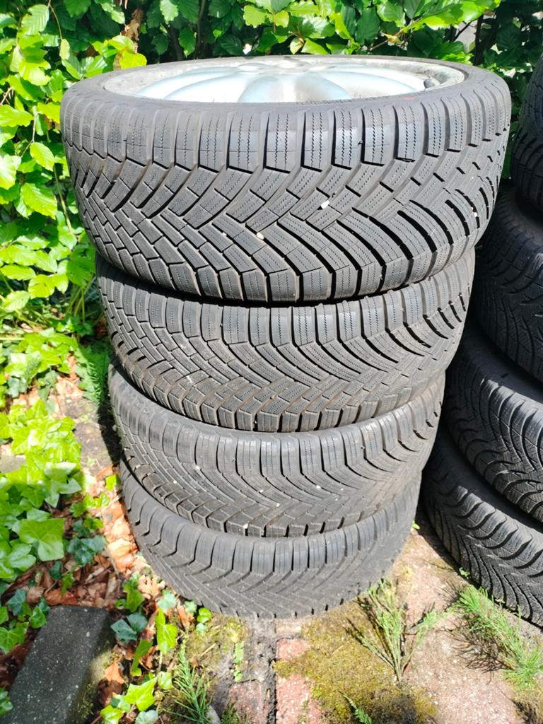 Audi A2 zga nieuwe banden op velgen. In prijs verlaagd!, Auto-onderdelen, Banden en Velgen, Ophalen, 17 inch, All Season, Band(en)