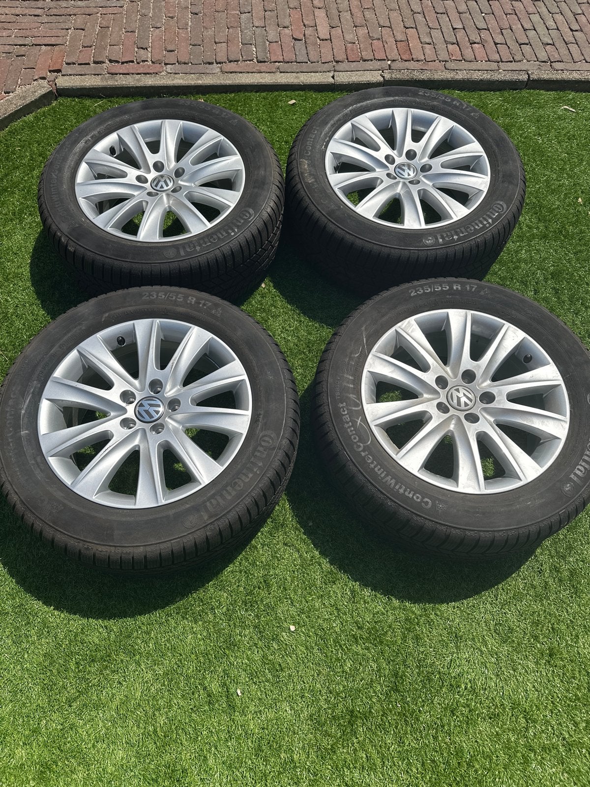 Continental Winterbanden op Velg 235/55 R17, Auto-onderdelen, Banden en Velgen, Ophalen, Gebruikt, Banden en Velgen, 17 inch