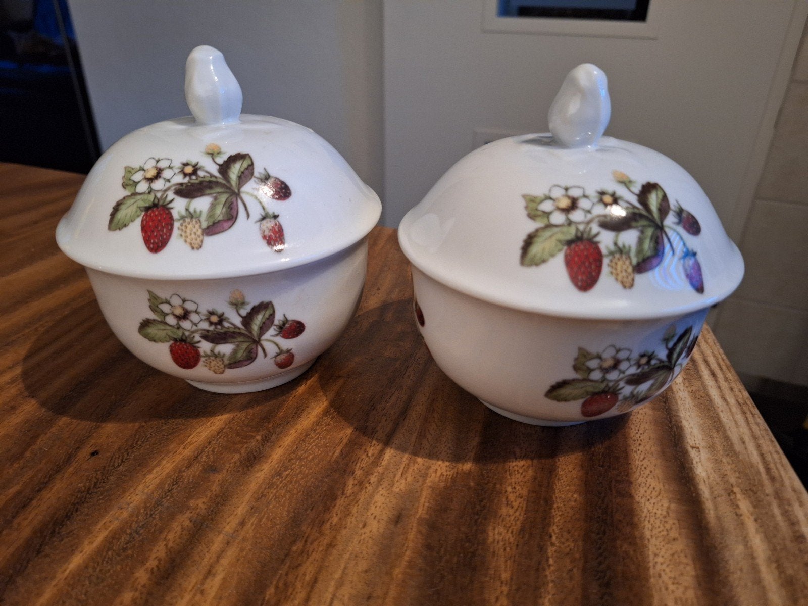 2 Prachtige Porseleinen Aardbeien Potjes, Ophalen of Verzenden, Zo goed als nieuw, Porselein, Vintage