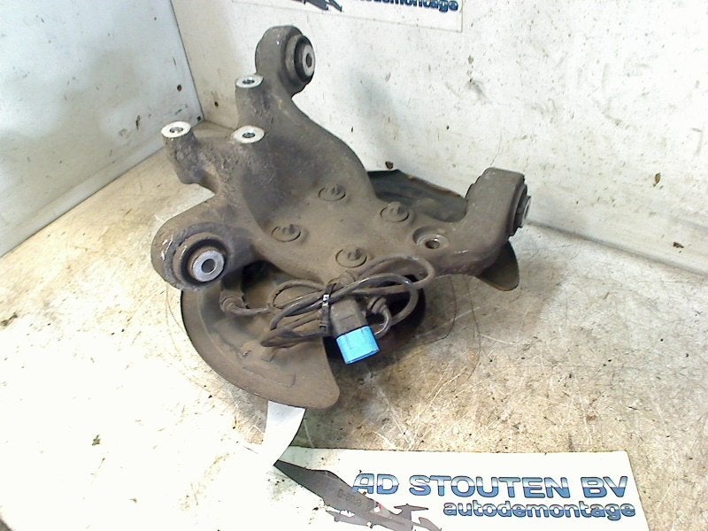 Fusee Links Achter Mercedes-Benz A (W176) (2012-06/2018-05), Gebruikt, Mercedes-Benz AG, Mercedes-Benz, Mercedesstraße 120, Stuttgart 70372, , Duitsland
