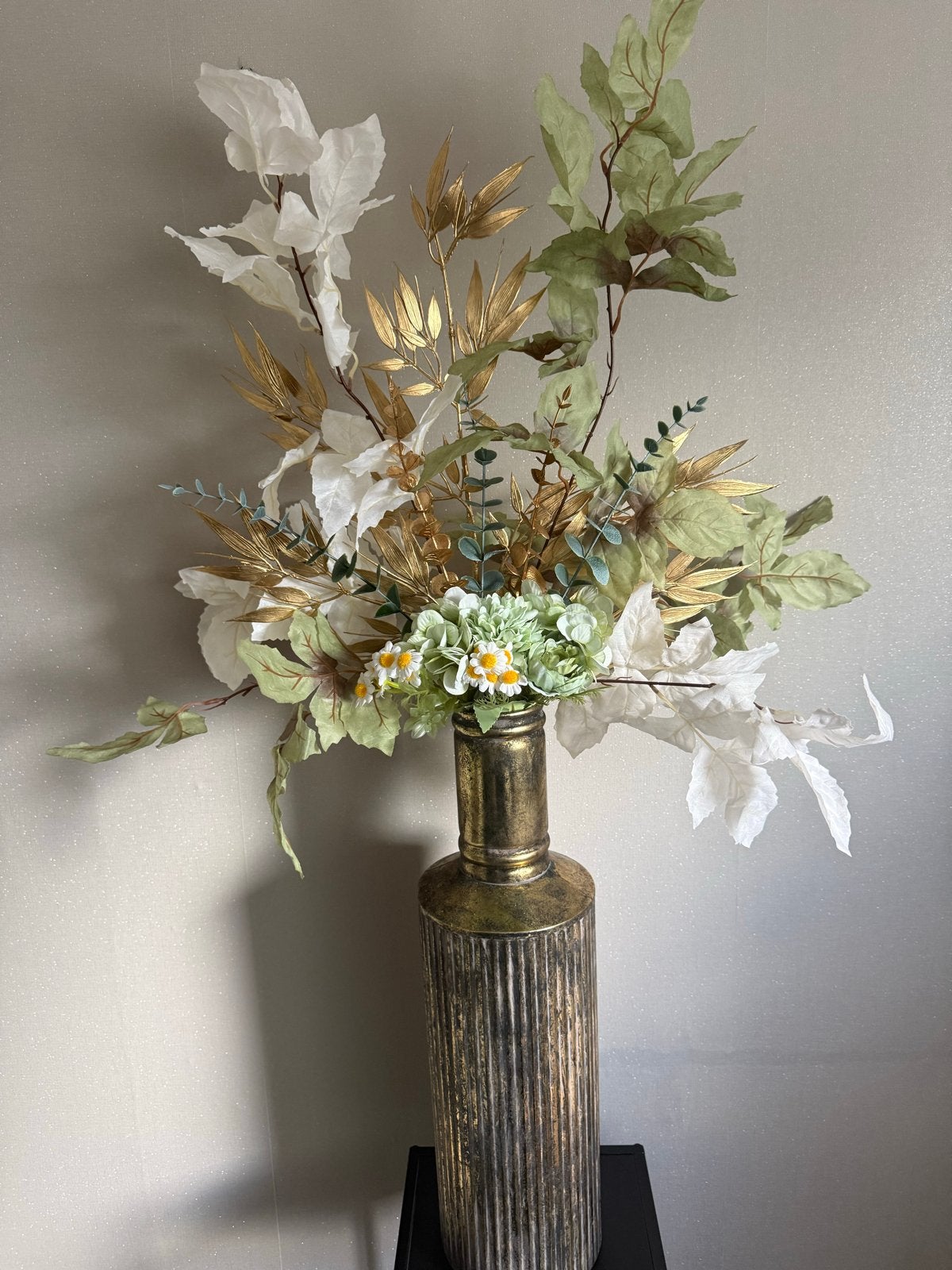 Grote gouden vaas met kunstbloemen, Ophalen, Zo goed als nieuw, Inclusief decoratie, Goud