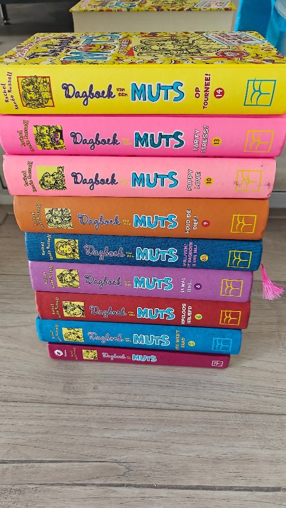 Dagboek van een Muts boekenreeks - 9 delen, Boeken, Ophalen of Verzenden, Zo goed als nieuw, Rachel Renée Russell, Fictie