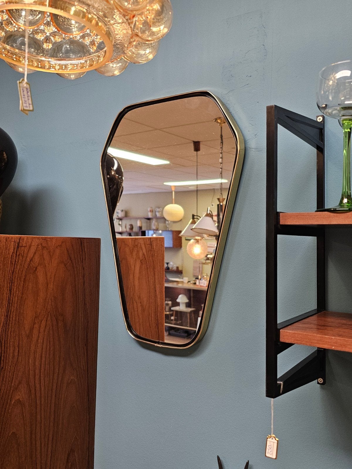 Vintage Trapezium Spiegel Wandspiegel Mirror Messing, Antiek en Kunst, Ophalen of Verzenden